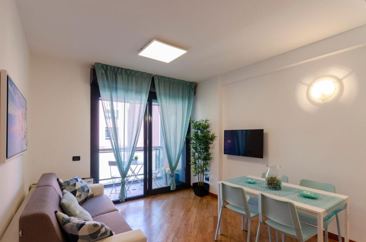 Dock Of The Bay Genova: Waterfront With Porto Antico Views Apartment