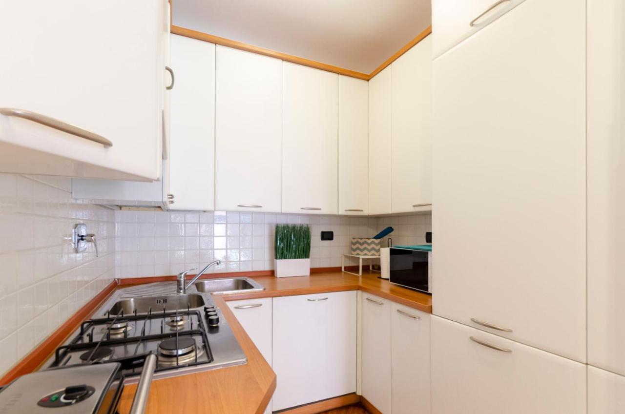 Dock Of The Bay Genova: Waterfront With Porto Antico Views Apartment