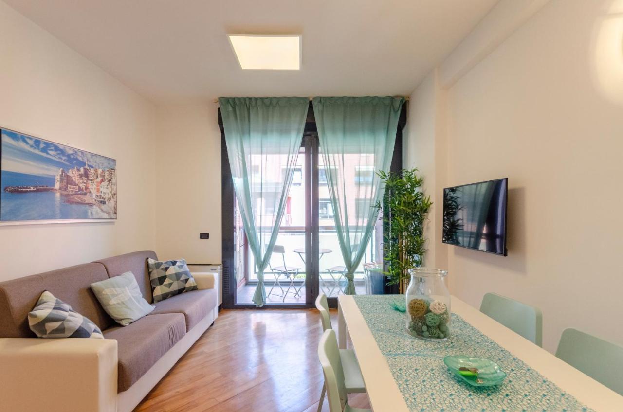 Dock Of The Bay Genova: Waterfront With Porto Antico Views Apartment