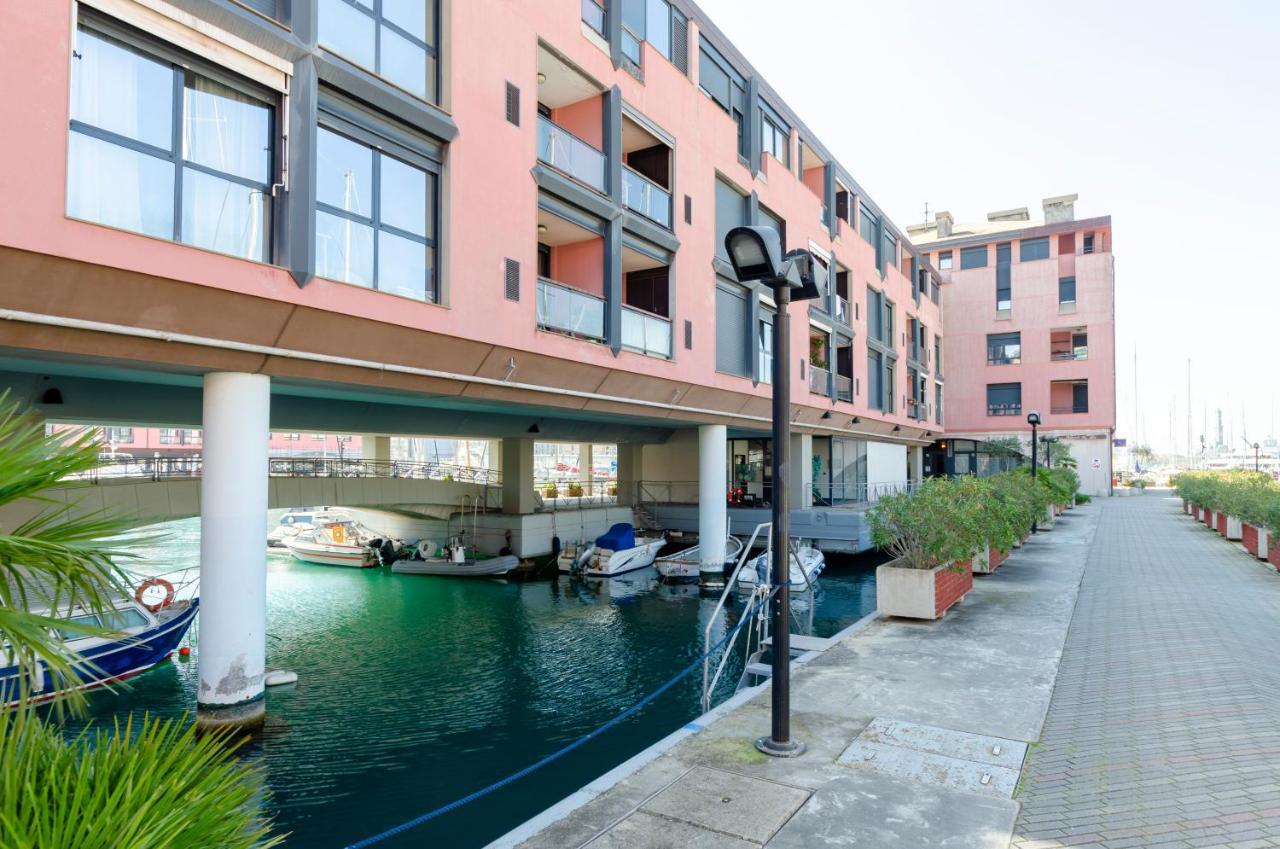 Dock Of The Bay Genova: Waterfront With Porto Antico Views Apartment *