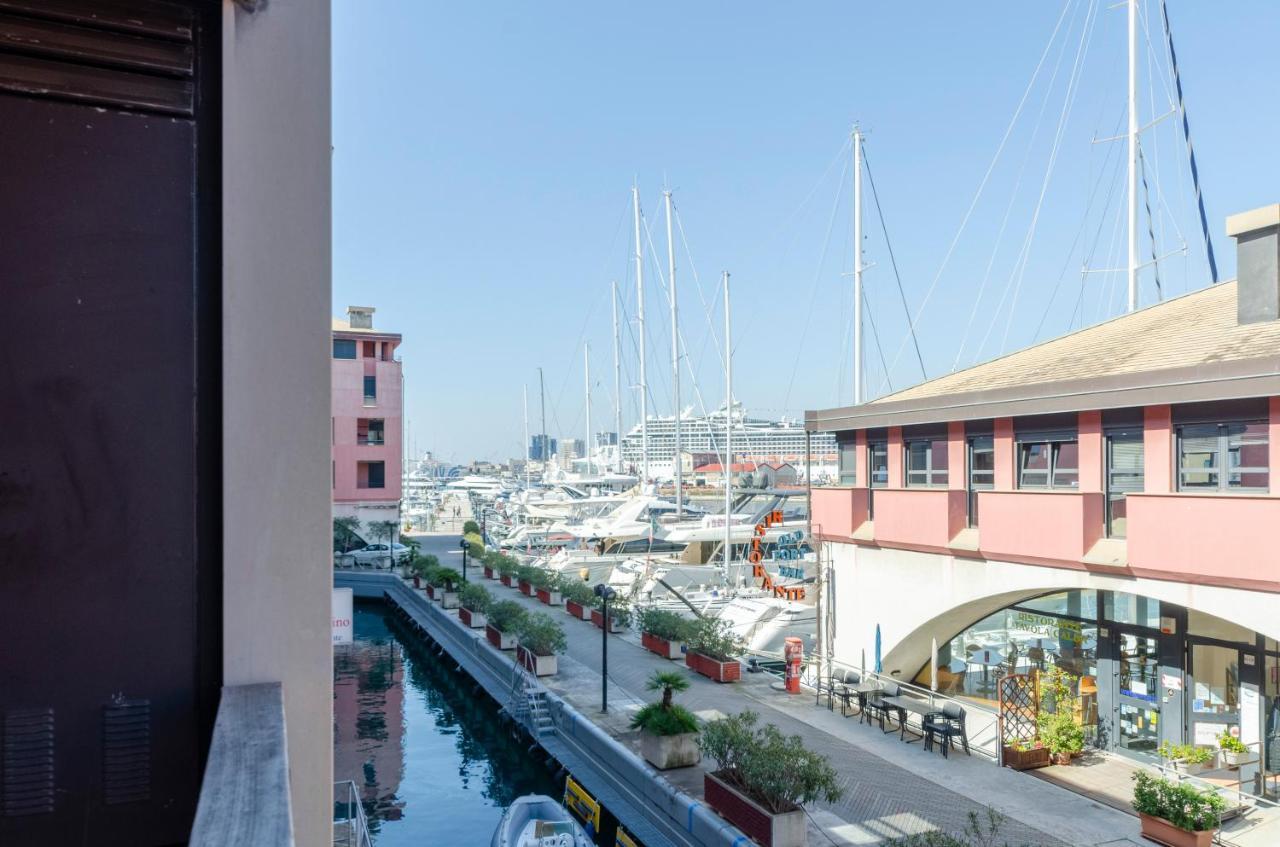 Dock Of The Bay Genova: Waterfront With Porto Antico Views Apartment *